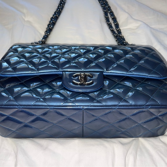 Chanel Jumbo Classic Flap Bag - Picture 3 of 7